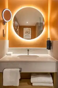 DoubleTree by Hilton Bristol North - 81