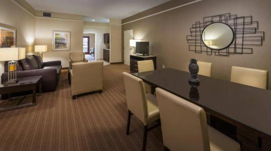 Embassy Suites by Hilton Alexandria Old Town - 16