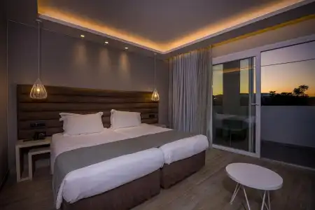 Alexandra Beach Resort & Spa - 2