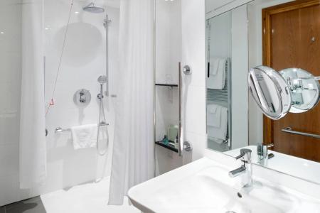 Crowne Plaza Glasgow by IHG - 46