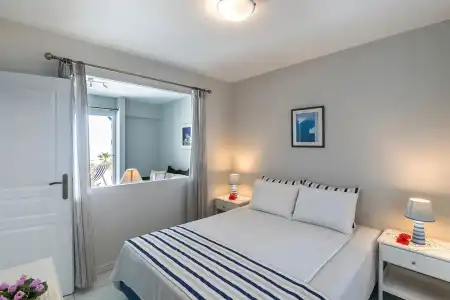 Sea View Studios - 32