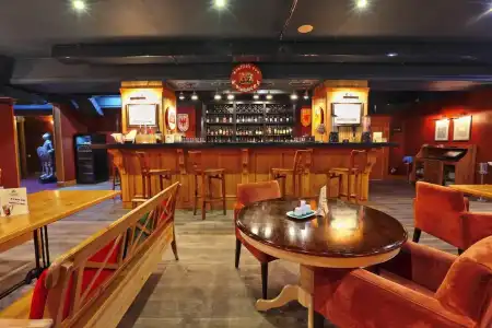 Plaza - 18