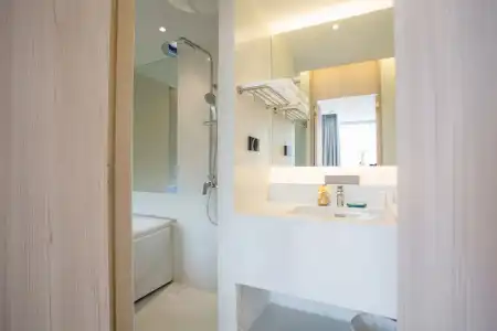Balcony Seaside Sriracha & Serviced Apartments (SHA Extra Plus) - 207