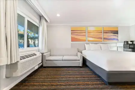 Days Inn by Wyndham San Diego Circle - 2