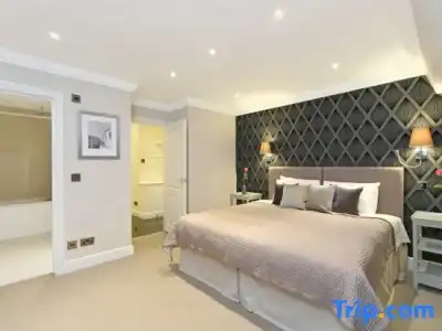 Queensgate Court - 221