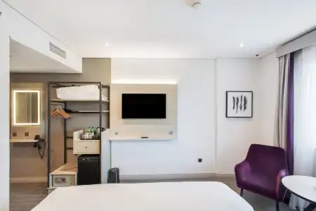 Premier Inn Dubai International Airport - 7