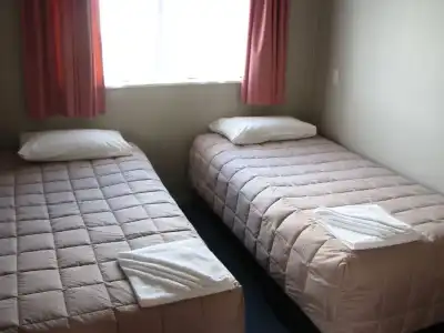 Cobblestone Court Motel – Wenzel Motels - 5