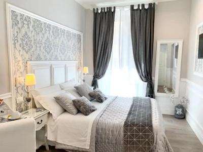 Charme & Chic Luxury - 34