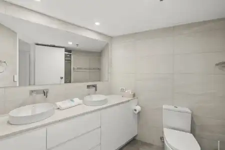 Gemini Court Holiday Apartments - 302