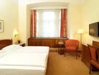 Stefanie - Vienna's Oldest - 36