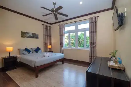 Home Boutique - 1