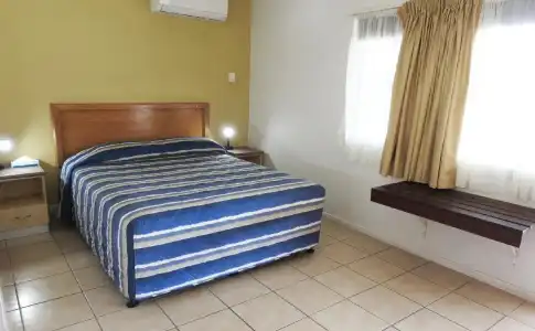 Tropic Coast Motel - 3