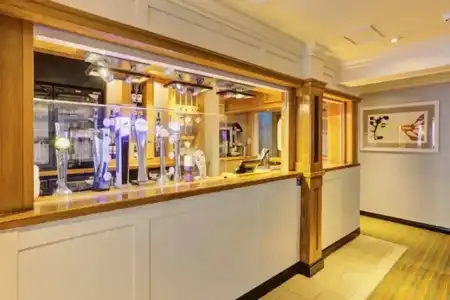 Premier Inn London Putney Bridge - 11
