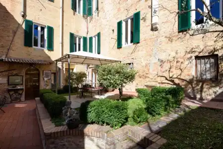 Regis Condo - 21