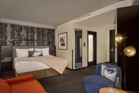 Montcalm East, Autograph Collection - 2