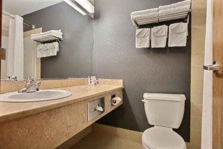 Super 8 by Wyndham Trois-Rivieres - 51