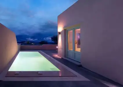 Voreina Gallery Suites - 14
