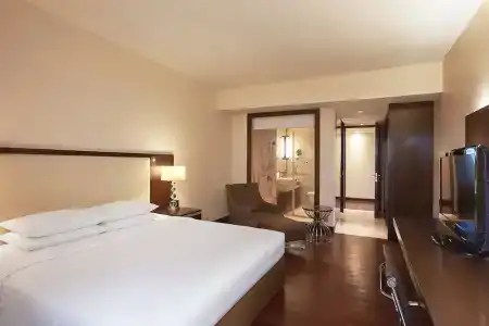 Courtyard by Marriott Mumbai International Airport - 25