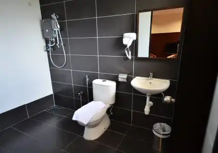 906 Riverside - 10