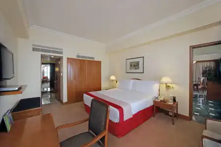 Trident, Nariman Point, Mumbai - 75
