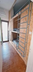 Bee Hostel - 7