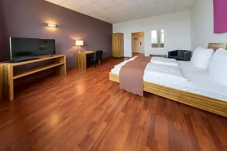 AMH Airport-Messe-Hotel - 72