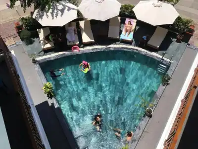 Threeway Riverside Villa - 17