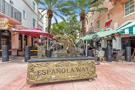 Kasa El Paseo Miami Beach - 54