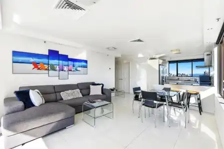 Surfers Century Oceanside Apartments - 171