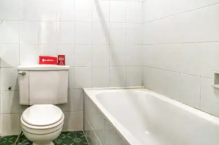 RedDoorz near Plaza Senayan - 9