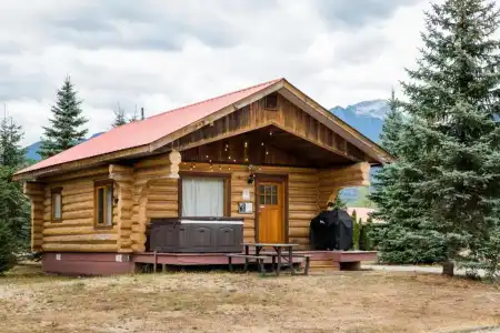 Glacier House Resort - 59