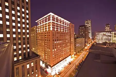 Embassy Suites Montréal by Hilton - 17