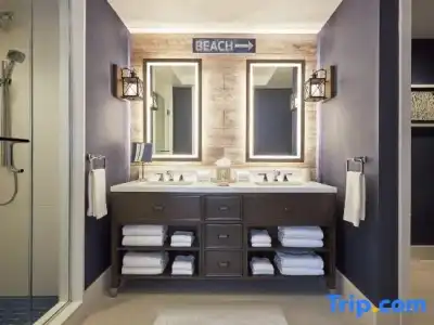 The Waterfront Beach Resort, A Hilton - 328