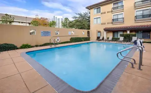 Courtyard by Marriott Houston Rice University - 14