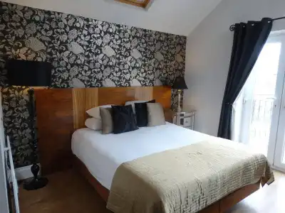 Number One Hundred B&B - 3