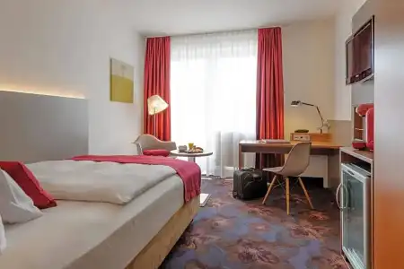 PLAZA INN - 104