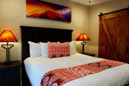 Lantern Light Inn - Romantic Getaway - 36