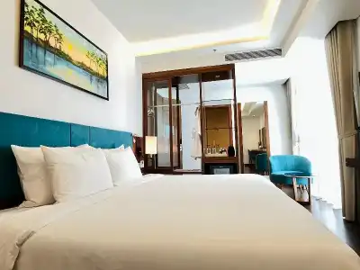 Maximilan Danang Beach - 56