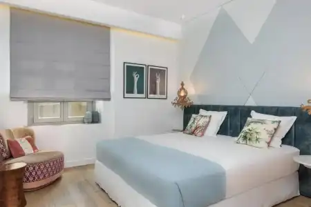Nyx Chic Manor - 88