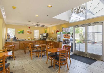 Hampton Inn Fresno Airport - 28