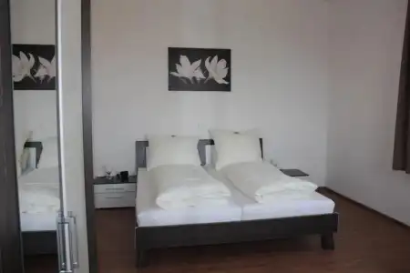 Thai Tawan - 102