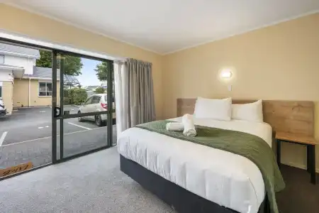 Fenton Court Motel - 70