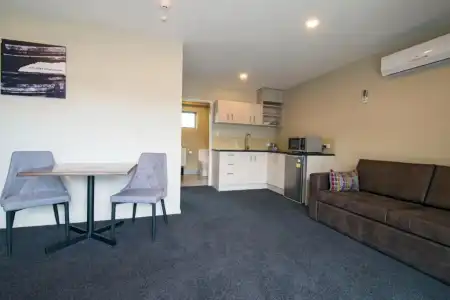Ellerslie Palms Motel - 70