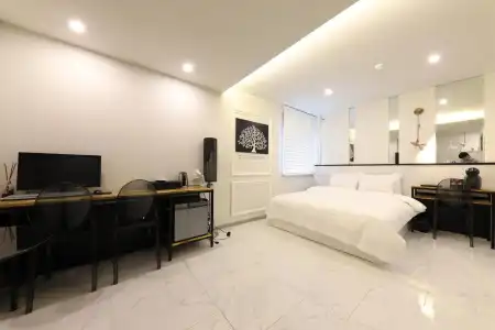 HY Realty - 11