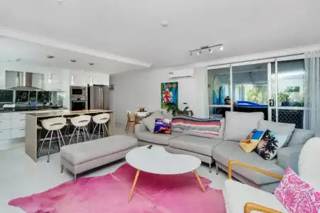 Burleigh Beach Tower - 26