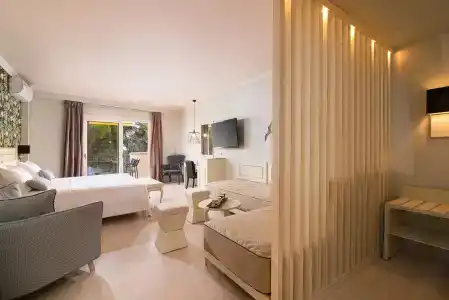 Neikos Luxury Suites - 44