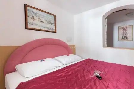 Center - 100