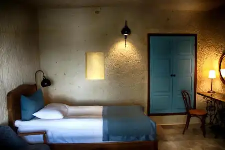 1811 Cave - 1