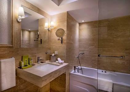DoubleTree by Hilton Bodrum Marina Vista - 67