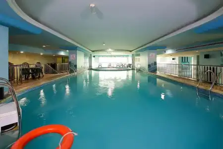 Al Bustan Tower Suites - 11